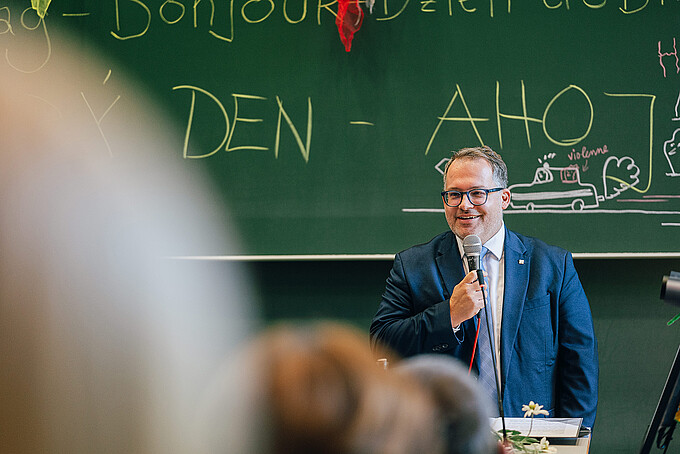 Rektor der HSZG hält Ansprache.