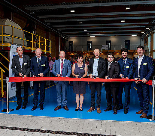 Representatives from politics cut red ribbon for the opening of the LaNDER³ Hall 