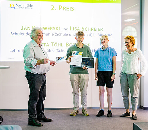 Die ausgezeichneten Teams aus Witzenhausen und Marburg präsentierten ihre Schulmodelle und nahmen die Preise des DLR-Preises 2026 entgegen. Bilder: Carla Schmidt